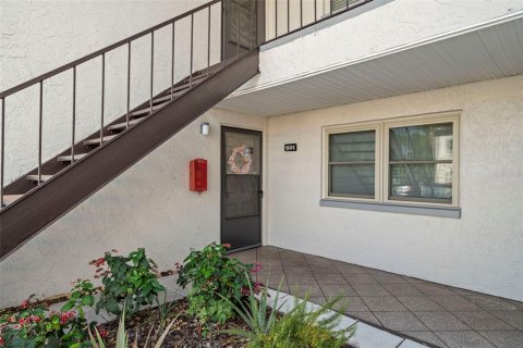 Condo in Seminole, Florida, 2 bedrooms  № 1755024 - photo 9