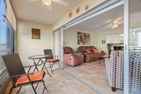 Condo in Seminole, Florida, 2 bedrooms  № 1755024 - photo 11
