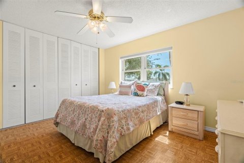 Condo in Seminole, Florida, 2 bedrooms  № 1755024 - photo 20