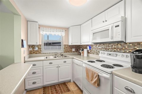 Condo in Seminole, Florida, 2 bedrooms  № 1755024 - photo 19