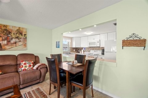 Condo in Seminole, Florida, 2 bedrooms  № 1755024 - photo 15