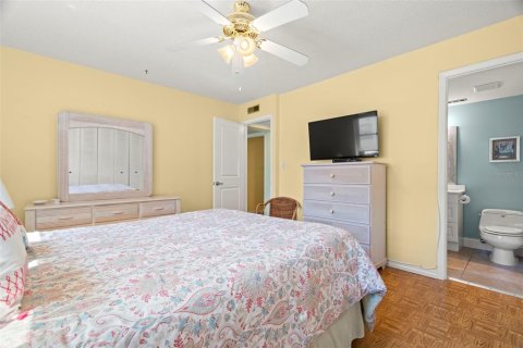Condo in Seminole, Florida, 2 bedrooms  № 1755024 - photo 21