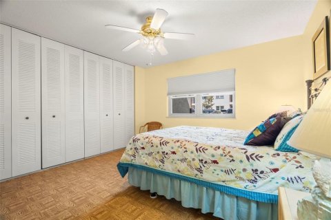 Condo in Seminole, Florida, 2 bedrooms  № 1755024 - photo 24