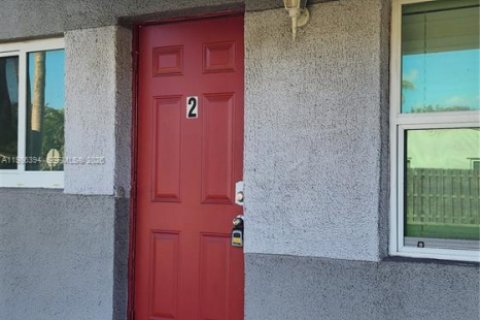 Casa en alquiler en Hollywood, Florida, 1 dormitorio, 139.17 m2 № 2044924 - foto 3