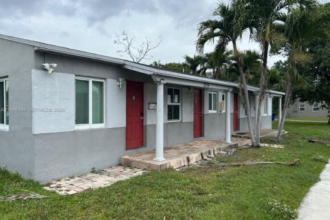 Casa en alquiler en Hollywood, Florida, 1 dormitorio, 139.17 m2 № 2044924 - foto 2