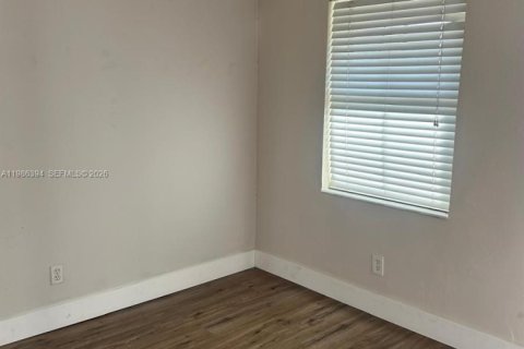Casa en alquiler en Hollywood, Florida, 1 dormitorio, 139.17 m2 № 2044924 - foto 4