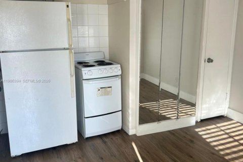 Casa en alquiler en Hollywood, Florida, 1 dormitorio, 139.17 m2 № 2044924 - foto 5