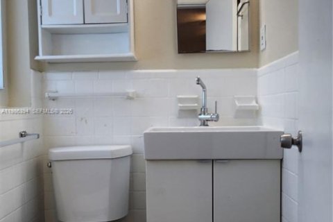 Casa en alquiler en Hollywood, Florida, 1 dormitorio, 139.17 m2 № 2044924 - foto 6