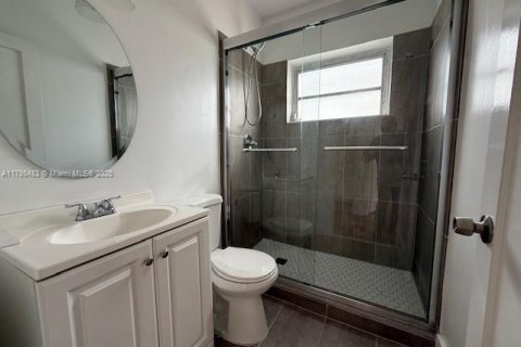 House in Coral Gables, Florida 2 bedrooms, 83.61 sq.m. № 1888955 - photo 9