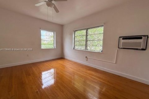 House in Coral Gables, Florida 2 bedrooms, 83.61 sq.m. № 1888955 - photo 5