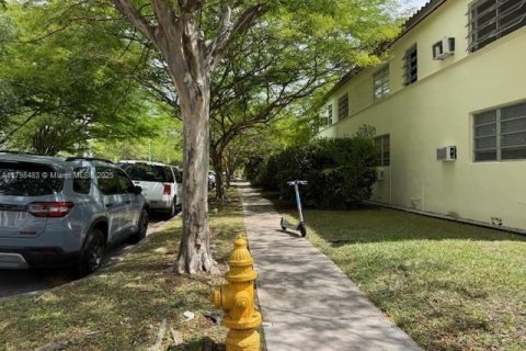 House in Coral Gables, Florida 2 bedrooms, 83.61 sq.m. № 1888955 - photo 16