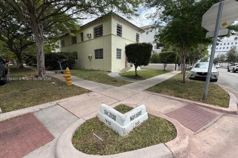 House in Coral Gables, Florida 2 bedrooms, 83.61 sq.m. № 1888955 - photo 1