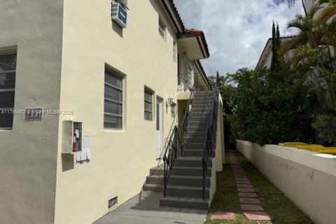 House in Coral Gables, Florida 2 bedrooms, 83.61 sq.m. № 1888955 - photo 15