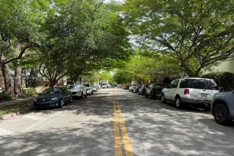 House in Coral Gables, Florida 2 bedrooms, 83.61 sq.m. № 1888955 - photo 17