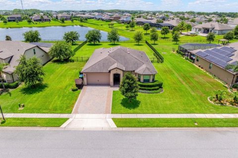 House in Orlando, Florida 4 bedrooms, 226.87 sq.m. № 2195959