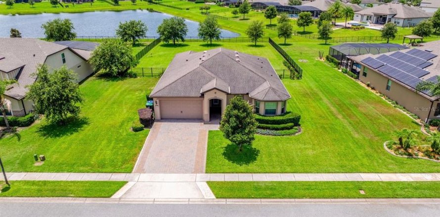 House in Orlando, Florida 4 bedrooms, 226.87 sq.m. № 2195959