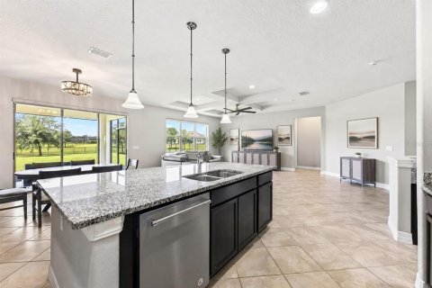 House in Orlando, Florida 4 bedrooms, 226.87 sq.m. № 2195959 - photo 12