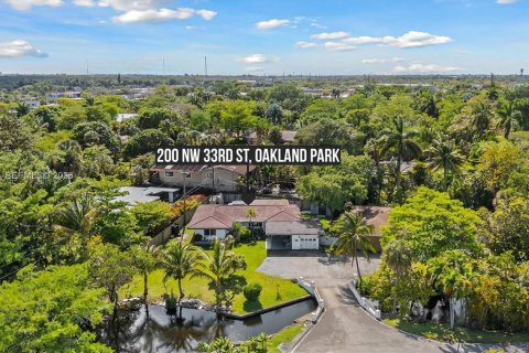 House in Oakland Park, Florida 3 bedrooms, 143.91 sq.m. № 2065458 - photo 30