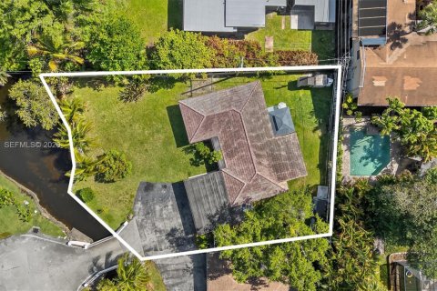 House in Oakland Park, Florida 3 bedrooms, 143.91 sq.m. № 2065458 - photo 29