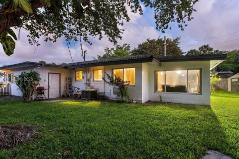 House in Oakland Park, Florida 3 bedrooms, 143.91 sq.m. № 2065458 - photo 26