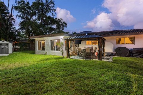 House in Oakland Park, Florida 3 bedrooms, 143.91 sq.m. № 2065458 - photo 24