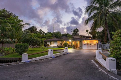 House in Oakland Park, Florida 3 bedrooms, 143.91 sq.m. № 2065458 - photo 2