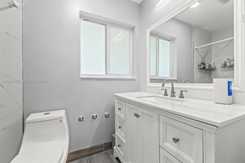 House in Oakland Park, Florida 3 bedrooms, 143.91 sq.m. № 2065458 - photo 20