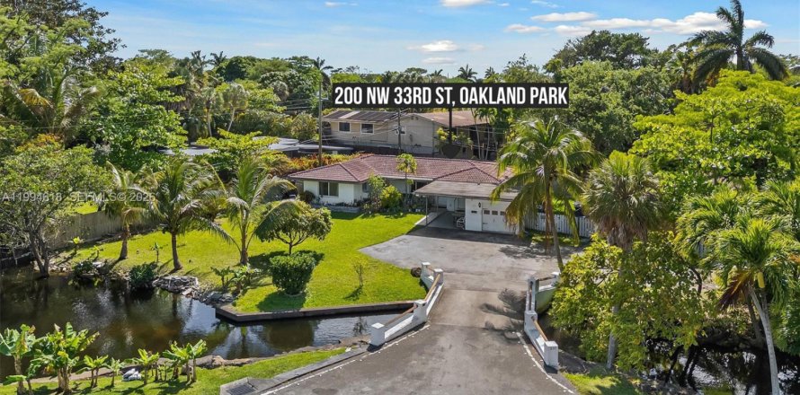 House in Oakland Park, Florida 3 bedrooms, 143.91 sq.m. № 2065458