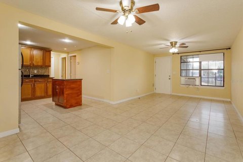 Condo in Orlando, Florida, 2 bedrooms  № 1569023 - photo 9