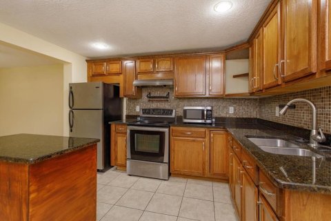 Condo in Orlando, Florida, 2 bedrooms  № 1569023 - photo 13