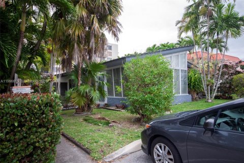House in Bay Harbor Islands, Florida 2 bedrooms, 139.35 sq.m. № 2242609 - photo 3