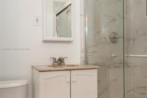 House in Bay Harbor Islands, Florida 2 bedrooms, 139.35 sq.m. № 2242609 - photo 14