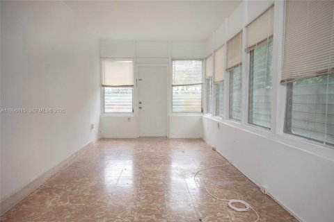 House in Bay Harbor Islands, Florida 2 bedrooms, 139.35 sq.m. № 2242609 - photo 15