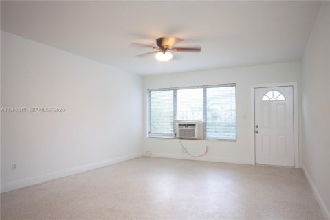 House in Bay Harbor Islands, Florida 2 bedrooms, 139.35 sq.m. № 2242609 - photo 5