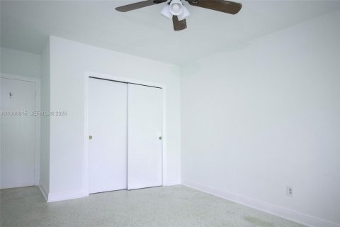 House in Bay Harbor Islands, Florida 2 bedrooms, 139.35 sq.m. № 2242609 - photo 10