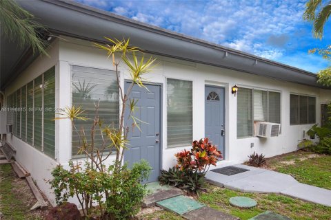 House in Bay Harbor Islands, Florida 2 bedrooms, 139.35 sq.m. № 2242609