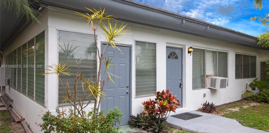House in Bay Harbor Islands, Florida 2 bedrooms, 139.35 sq.m. № 2242609