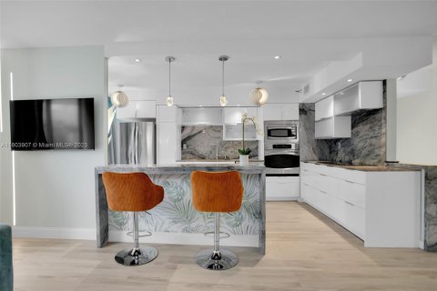 Condo in Aventura, Florida, 2 bedrooms  № 1864020 - photo 3