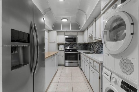 Condominio en venta en Miami Beach, Florida, 1 dormitorio, 85.66 m2 № 1933704 - foto 9