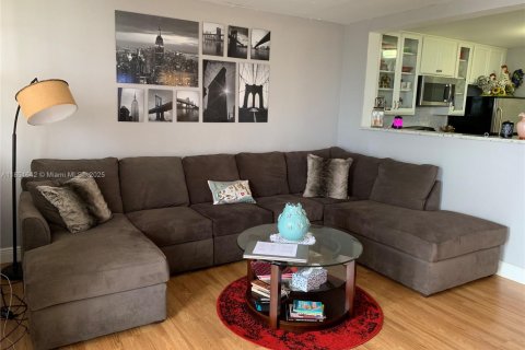 Condominio en venta en North Miami Beach, Florida, 2 dormitorios, 103.31 m2 № 1867004 - foto 14