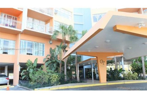 Condominio en venta en North Miami Beach, Florida, 2 dormitorios, 103.31 m2 № 1867004 - foto 1