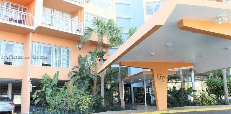 Condominio en North Miami Beach, Florida, 2 dormitorios № 1867004
