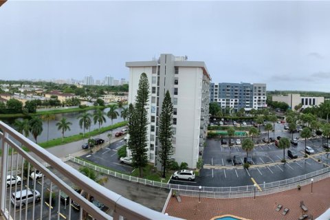 Condominio en venta en North Miami Beach, Florida, 2 dormitorios, 103.31 m2 № 1867004 - foto 2