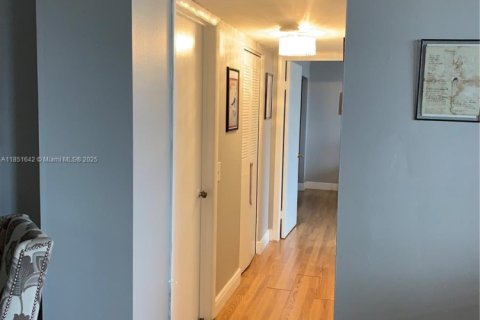 Condominio en venta en North Miami Beach, Florida, 2 dormitorios, 103.31 m2 № 1867004 - foto 12