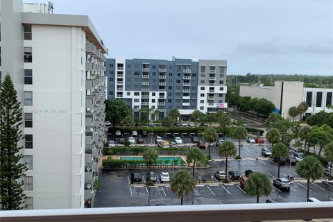 Condominio en venta en North Miami Beach, Florida, 2 dormitorios, 103.31 m2 № 1867004 - foto 25