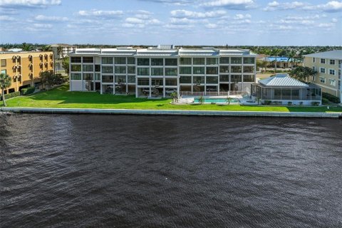 Condo in Punta Gorda, Florida, 2 bedrooms  № 2378176 - photo 4