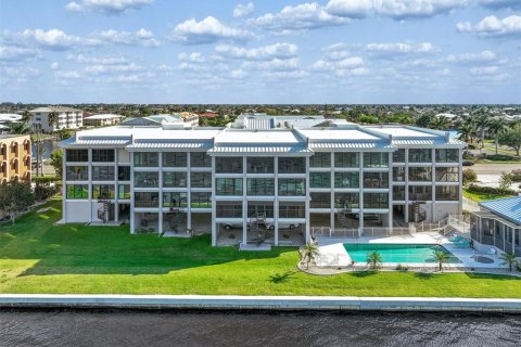 Condo in Punta Gorda, Florida, 2 bedrooms  № 2378176 - photo 3