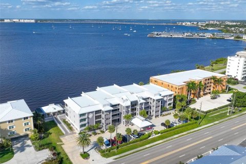 Condo in Punta Gorda, Florida, 2 bedrooms  № 2378176