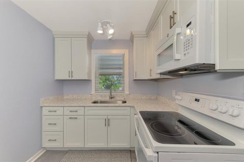 Appartement à louer à Sarasota, Floride: 2 chambres, 94.02 m2 № 2308368 - photo 14