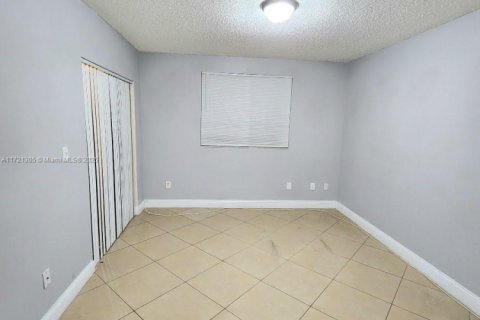 Condo in Davie, Florida, 3 bedrooms № 2060125 - photo 16